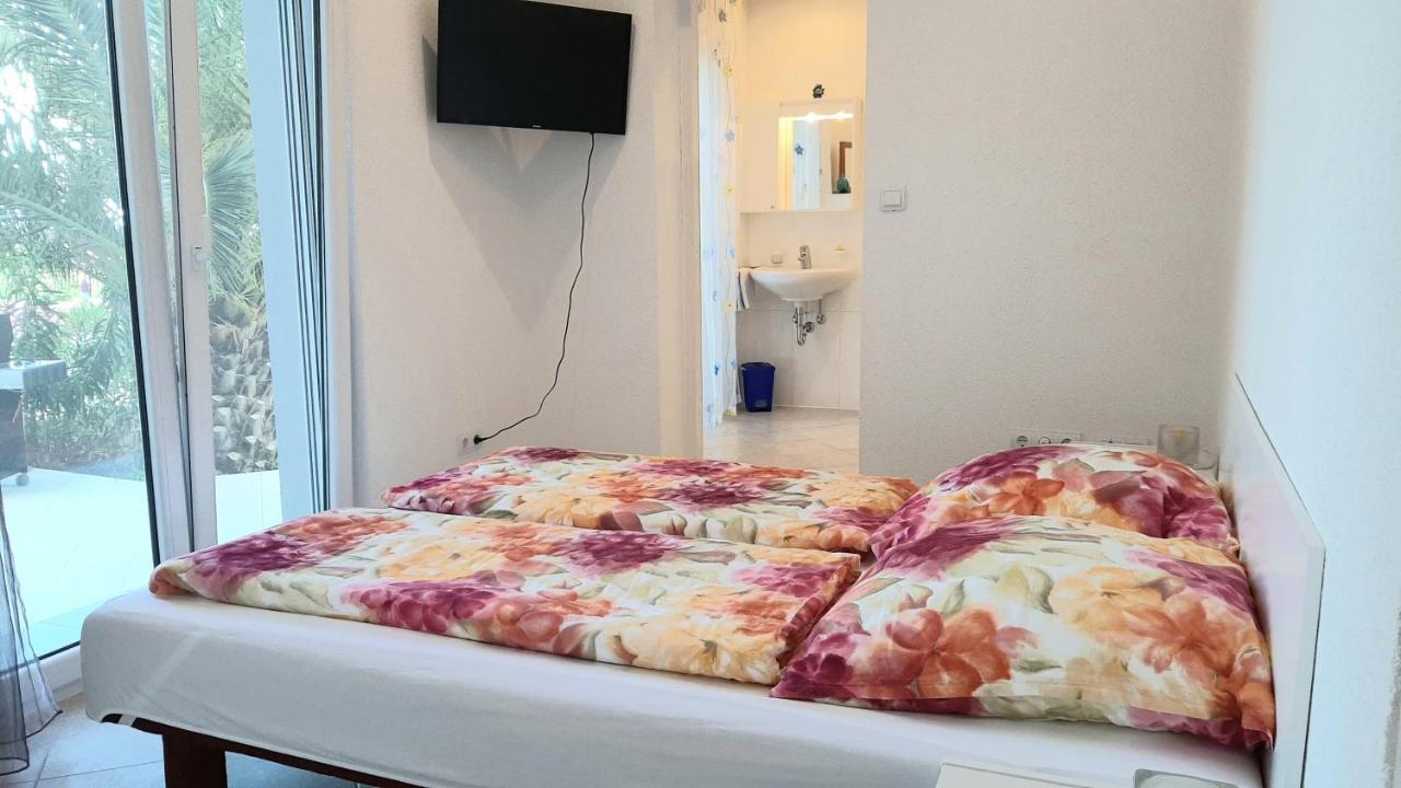 Helles Doppelzimmer Mit Bad, Terrasse Und Pool, Seperater Eingang, Liznjan, Istrien Exterior photo